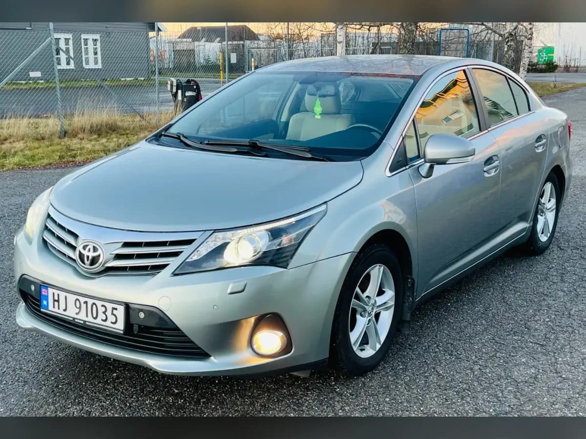 2012 Toyota Avensis - 2,0 D-4D Executive/Klima/H-feste/Cruise/R-kamera/Navi