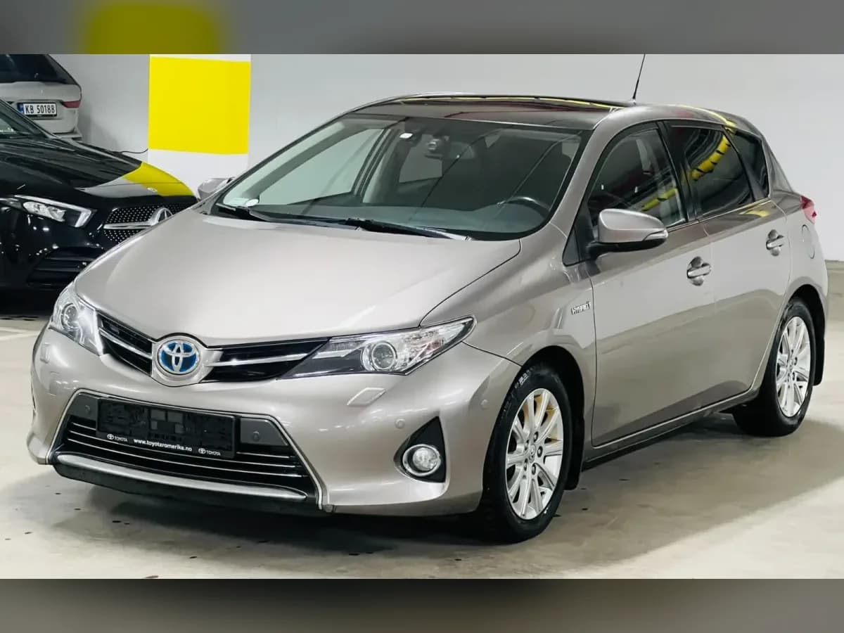 2013 Toyota Auris - 1,8 CVT Hybrid/Executive/Pano/Del-skinn/R-kam