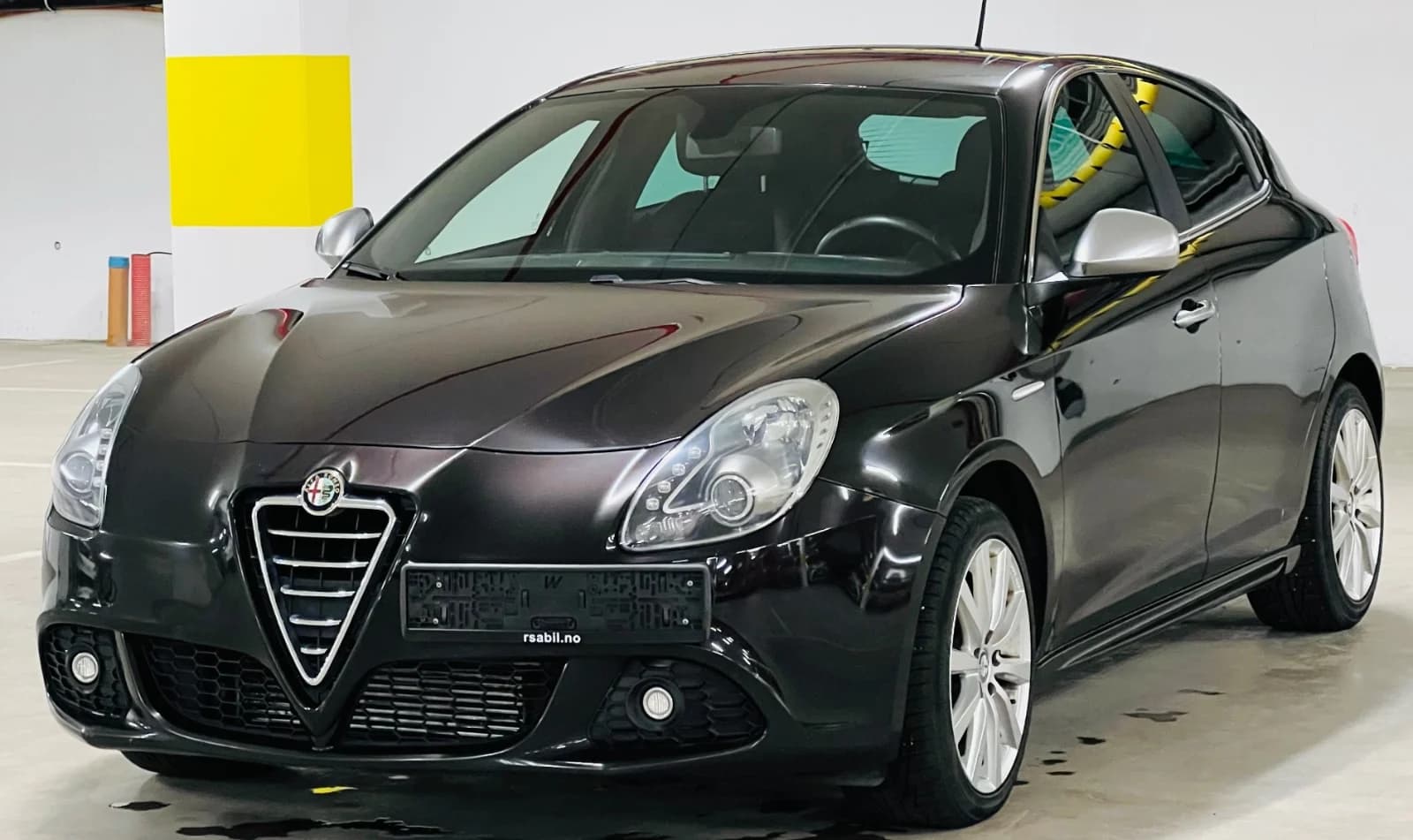 2012 Alfa Romeo Giulietta - 1,6 JTDM Skinn/Klima/Lav km-stand/Xenon/EU2028/Garanti – bilde 1 av 36
