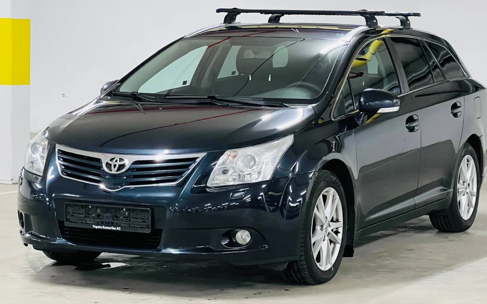 2010 Toyota Avensis - 2,0 D-4D Klima/Navi/H-feste/R-kam/Cruise – bilde 1 av 29