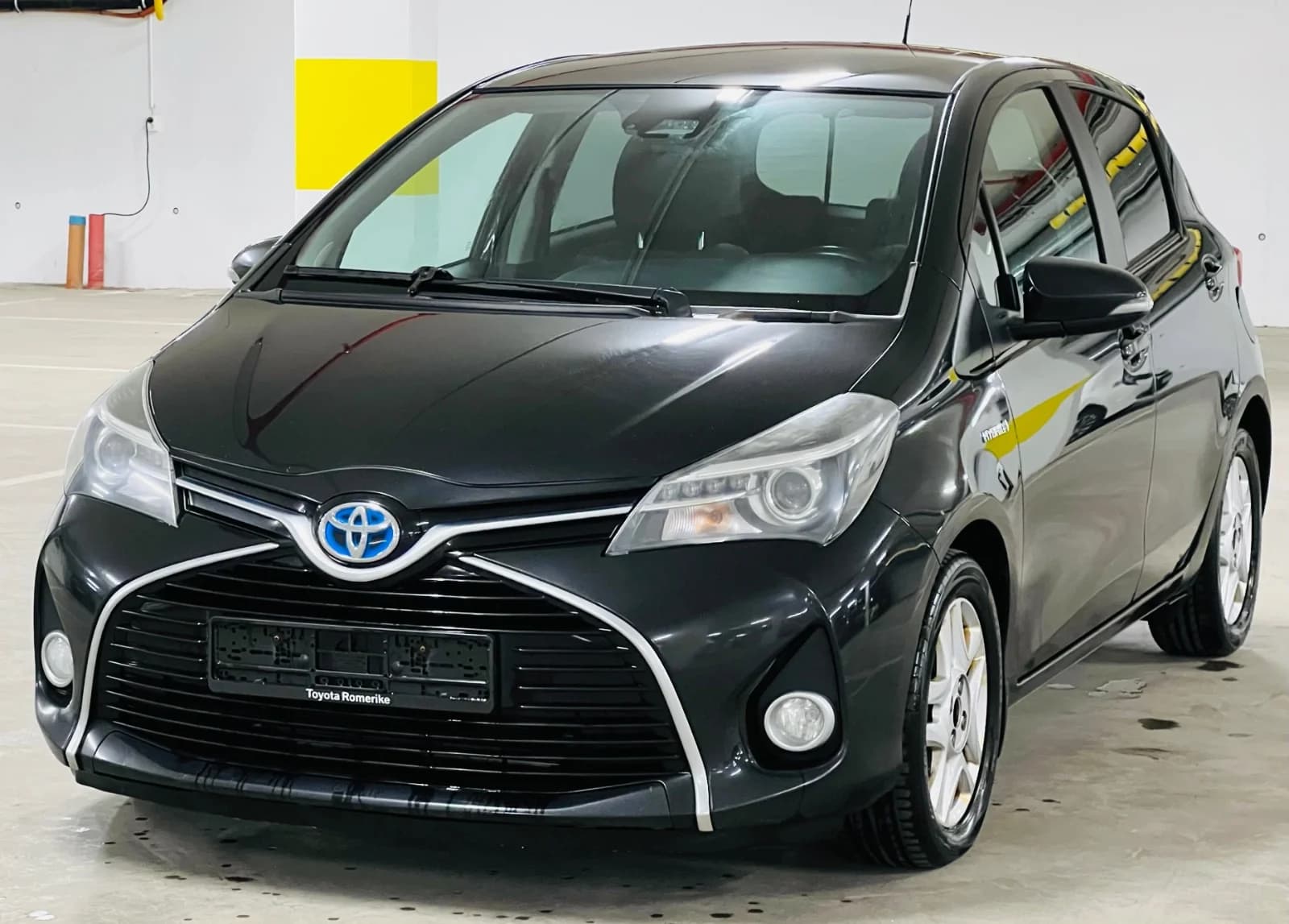 2015 Toyota Yaris - 1,5 VVT-I HYBRID Aut./Navi/Pano/Delskinn – bilde 1 av 20