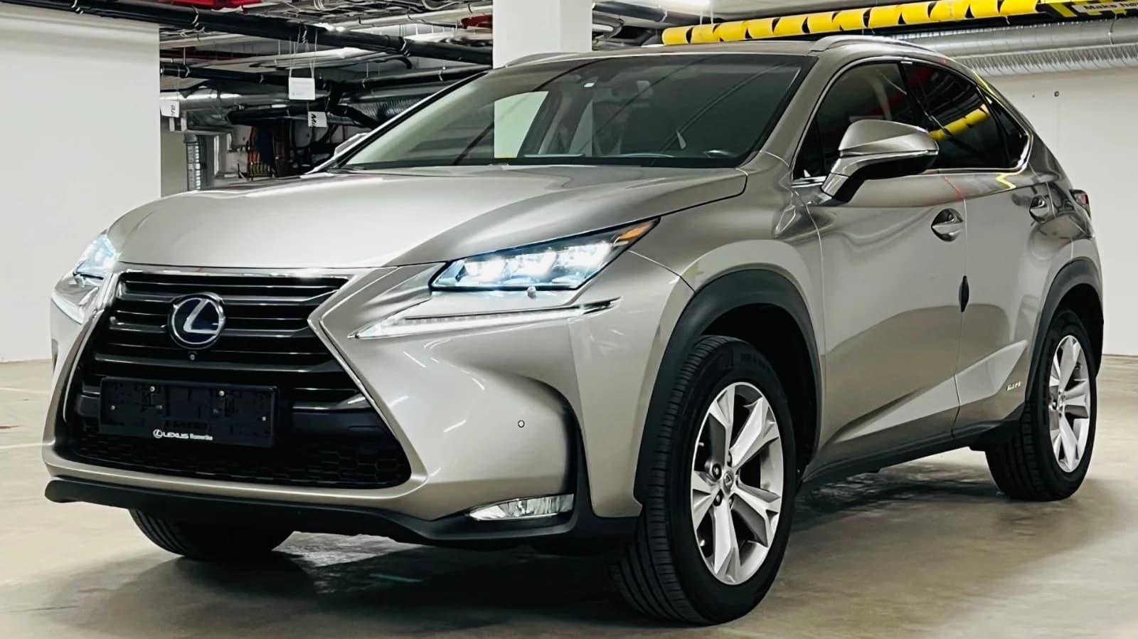 2016 Lexus NX300h - 2,5 Hybrid/Luxury/Aut./4WD/Skinn/Krok/R-kam/Ny Service – bilde 1 av 46